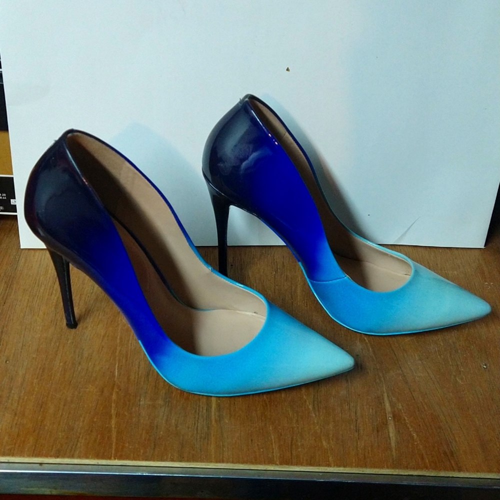 Blue pumps size 10